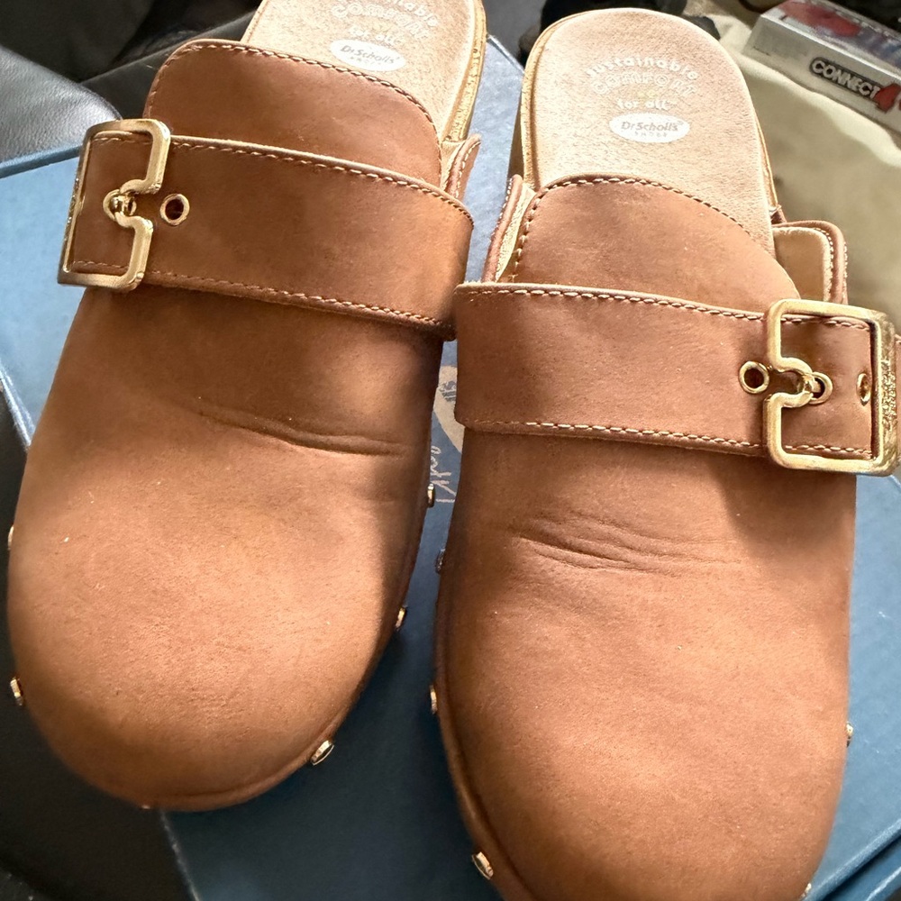 Dr. Scholl's Tan Mules with Gold Buckle